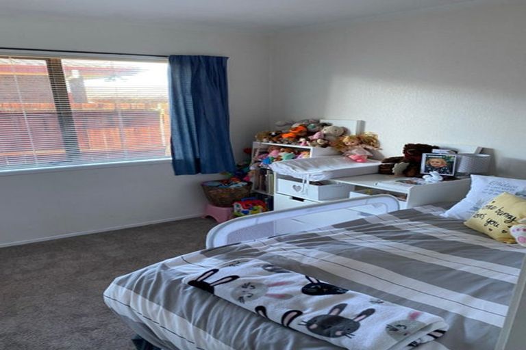 Photo of property in 17 Jillteresa Crescent, Half Moon Bay, Auckland, 2012