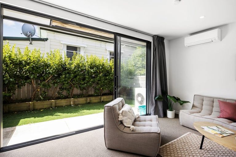 Photo of property in 74u5 Derwent Street, Island Bay, Wellington, 6023