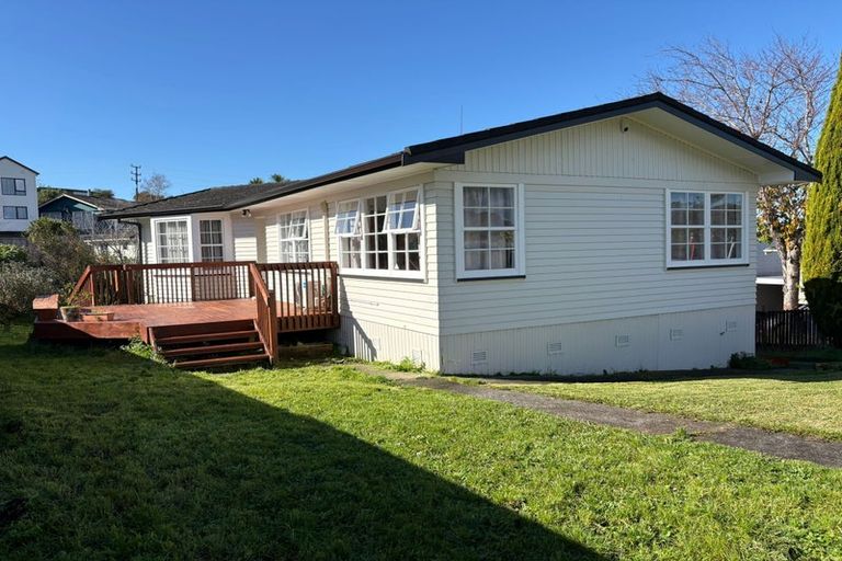Photo of property in 4 Anich Road, Massey, Auckland, 0614