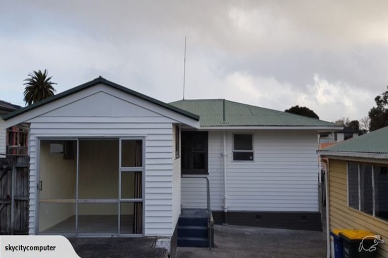 Photo of property in 15 Kotuku Street, Te Atatu Peninsula, Auckland, 0610