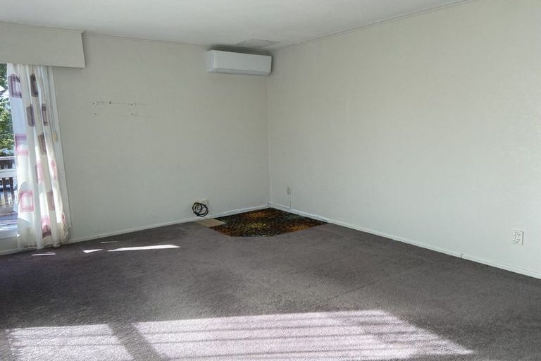 Photo of property in 21 Castleford Street, Green Bay, Auckland, 0604