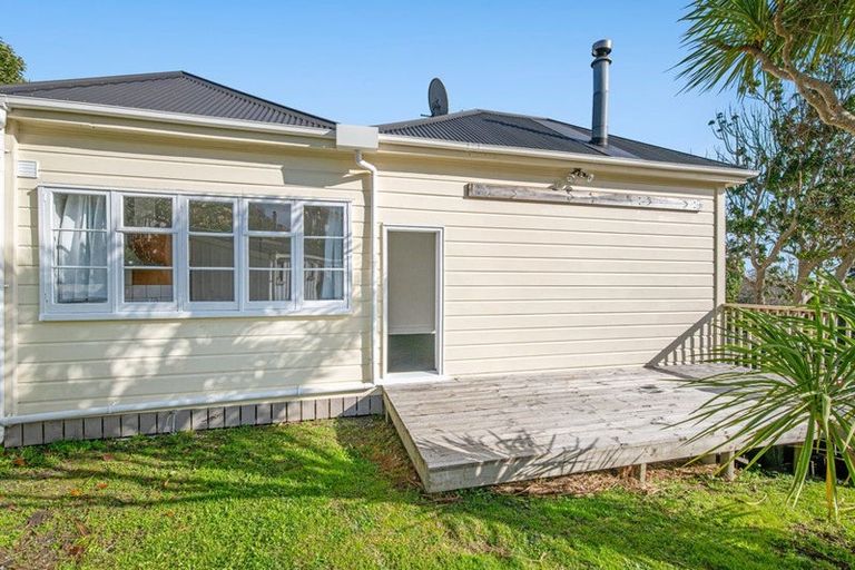 Photo of property in 22 Garfield Road, Helensville, 0800