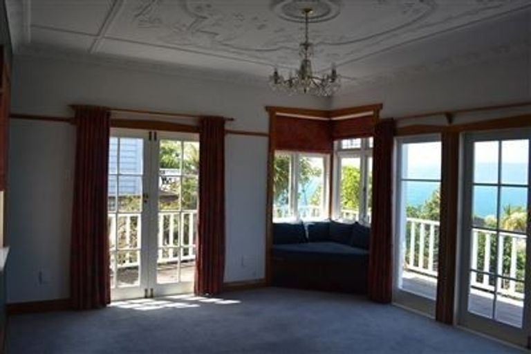 Photo of property in 30 Napier Street, Karaka Bays, Wellington, 6022