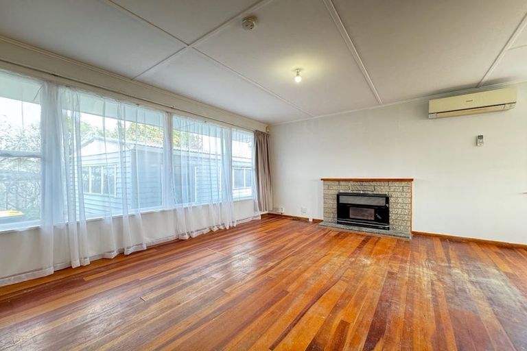 Photo of property in 16 Beazley Avenue, Paparangi, Wellington, 6037