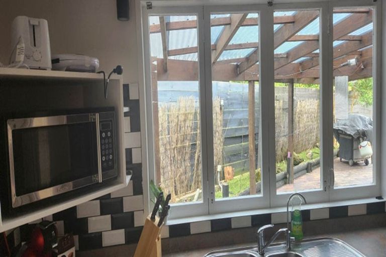 Photo of property in 17 Hewlett Road, Massey, Auckland, 0614