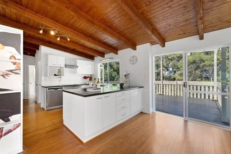 Photo of property in 28 Emlyn Place, Torbay, Auckland, 0630