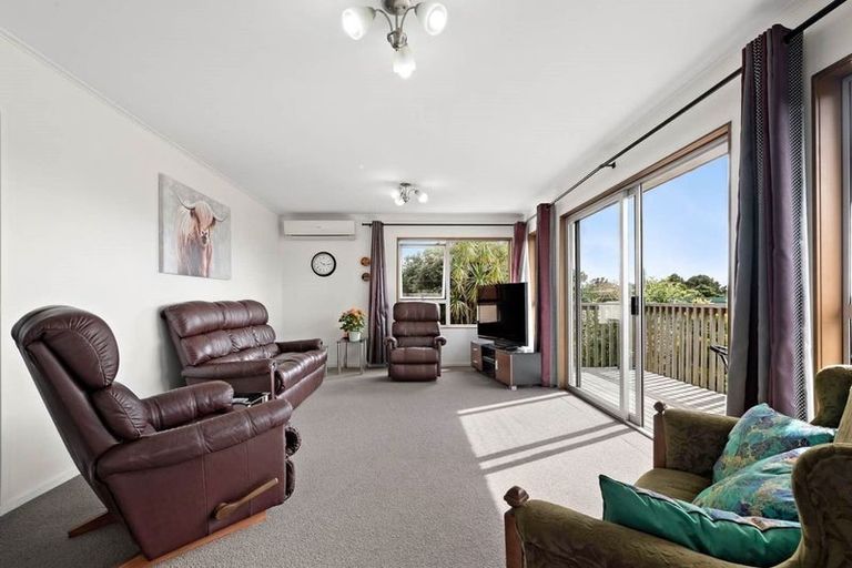 Photo of property in 1/6 Helvetia Drive, Browns Bay, Auckland, 0630