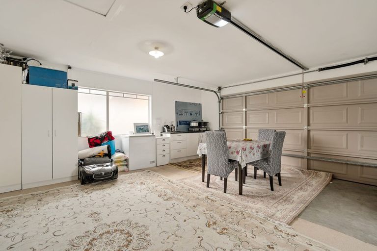 Photo of property in 23 Ginders Drive, Massey, Auckland, 0614