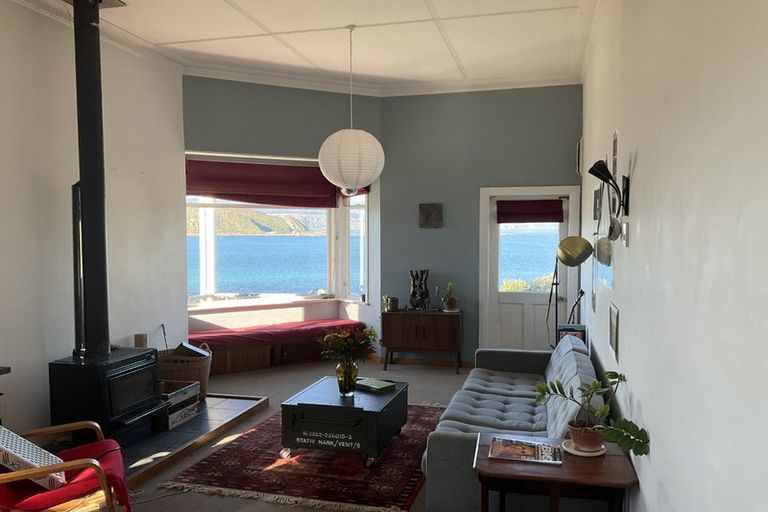 Photo of property in 8 Hungerford Road, Lyall Bay, Wellington, 6022