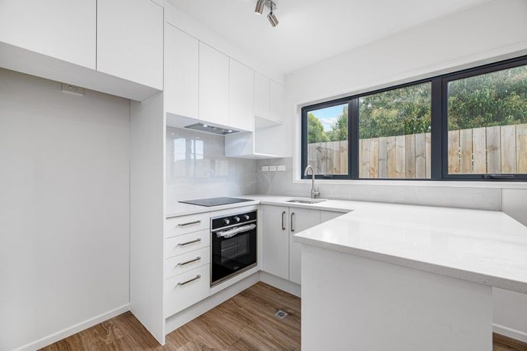 Photo of property in 43b/4 Waimumu Road, Massey, Auckland, 0614
