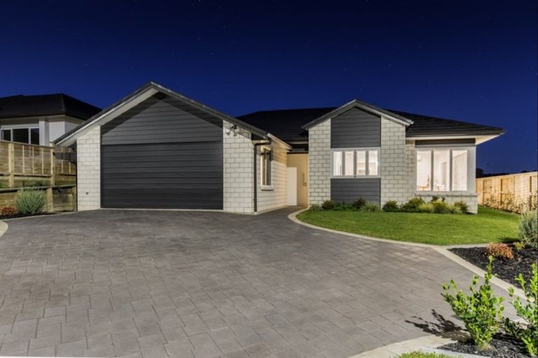 Photo of property in 320 Lakes Boulevard, Pyes Pa, Tauranga, 3112