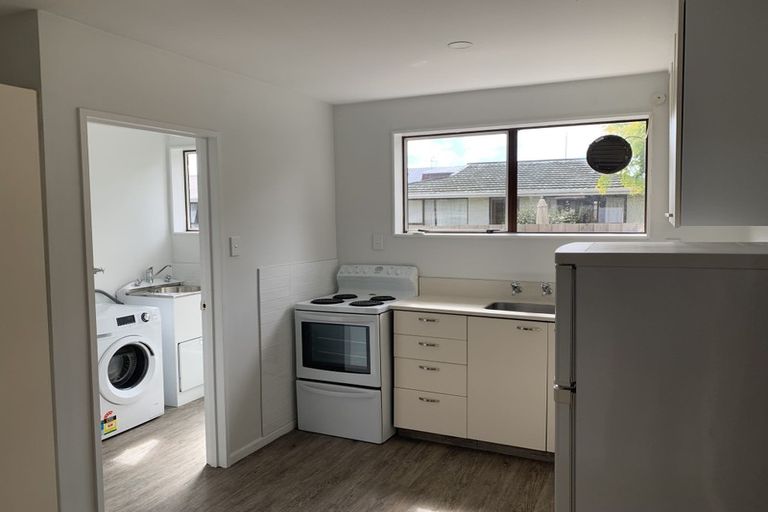 Photo of property in 32 Prestons Road, Redwood, Christchurch, 8051