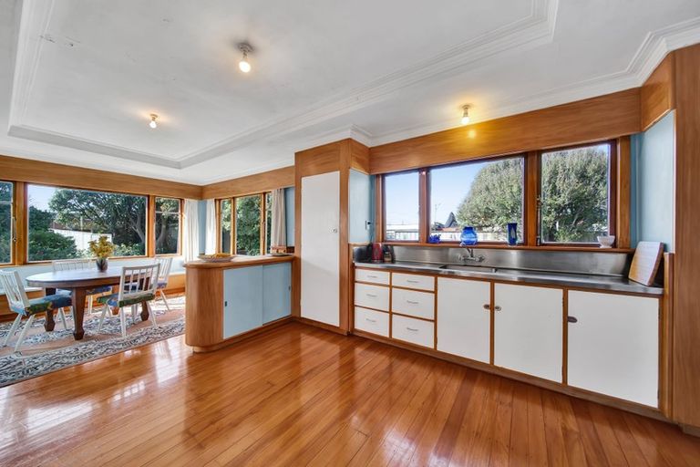 Photo of property in 221 South Road, Spotswood, New Plymouth, 4310