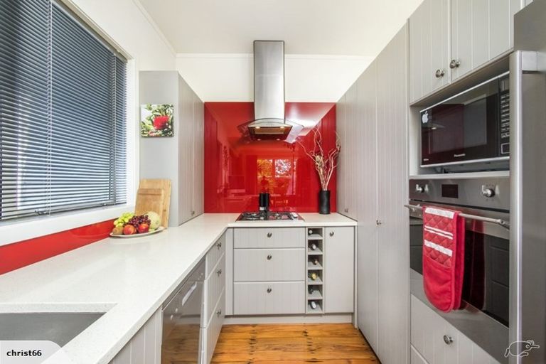 Photo of property in 27a Eastglen Road, Glen Eden, Auckland, 0602