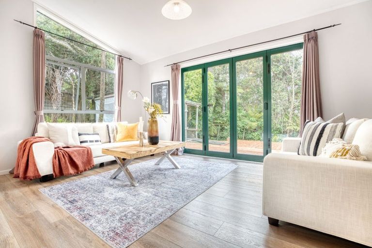 Photo of property in 32 Outlook Road, Greenhithe, Auckland, 0632