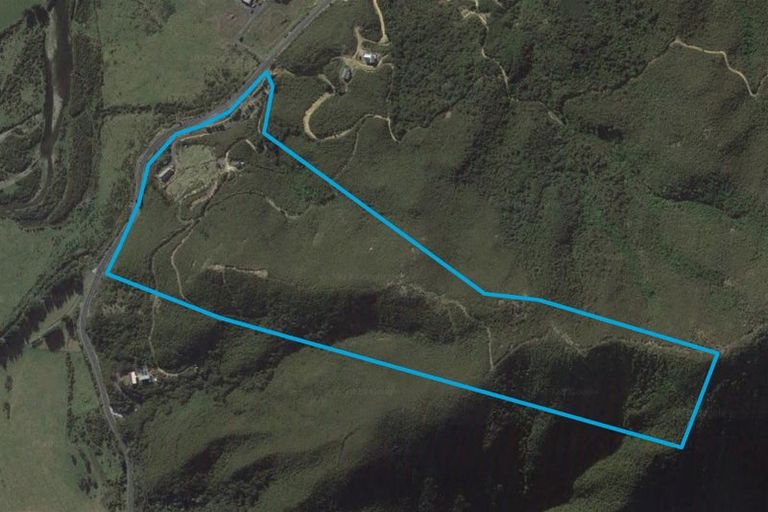 Photo of property in 675 Coast Road, Wainuiomata Coast, Wainuiomata, 5373