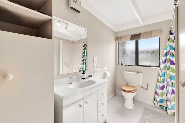 Photo of property in 229 Beacon Point Road, Wanaka, 9305