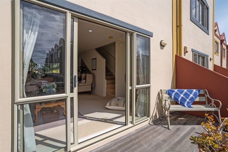 Photo of property in Lakeview Terrace, 1/14 Ambrico Place, New Lynn, Auckland, 0600