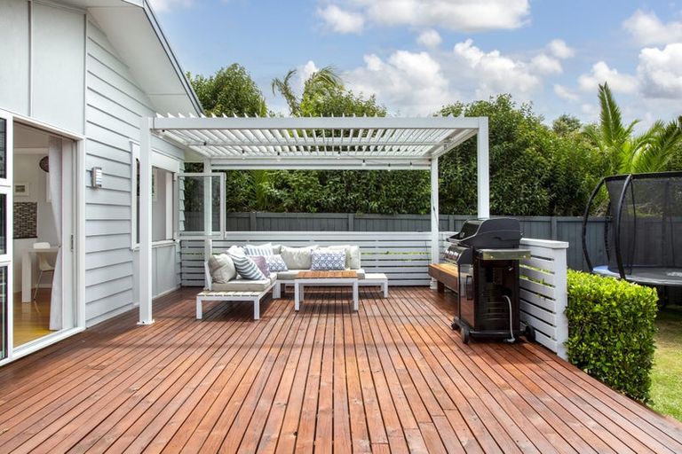 Photo of property in 1/1 Tawa Road, Te Atatu Peninsula, Auckland, 0610