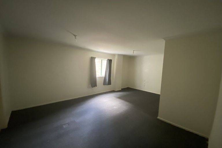 Photo of property in 9d Edgecombe Street, Newlands, Wellington, 6037