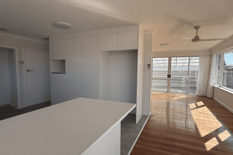 Photo of property in 61 Larnoch Road, Henderson, Auckland, 0610