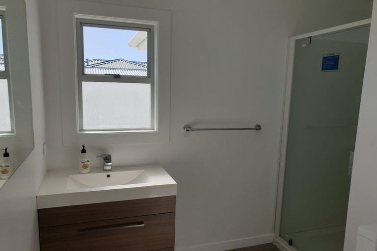Photo of property in 15 Turakina Street, Merrilands, New Plymouth, 4312