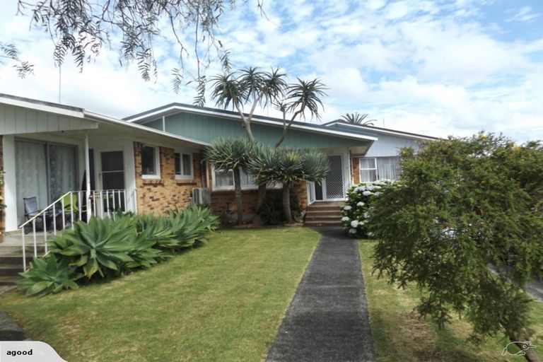 Photo of property in 2/7 Queen Street, Papakura, 2110