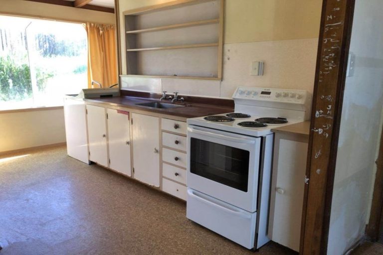 Photo of property in 6 Donovan Avenue, Massey, Auckland, 0614