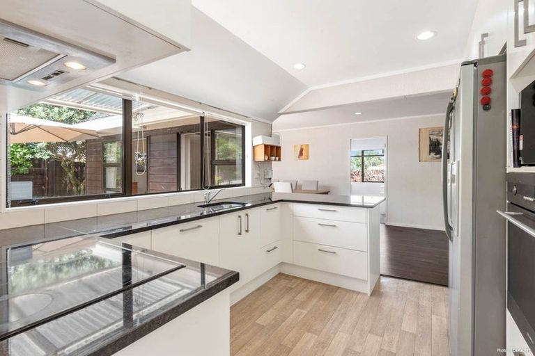 Photo of property in 16 Mako Street, West Harbour, Auckland, 0618