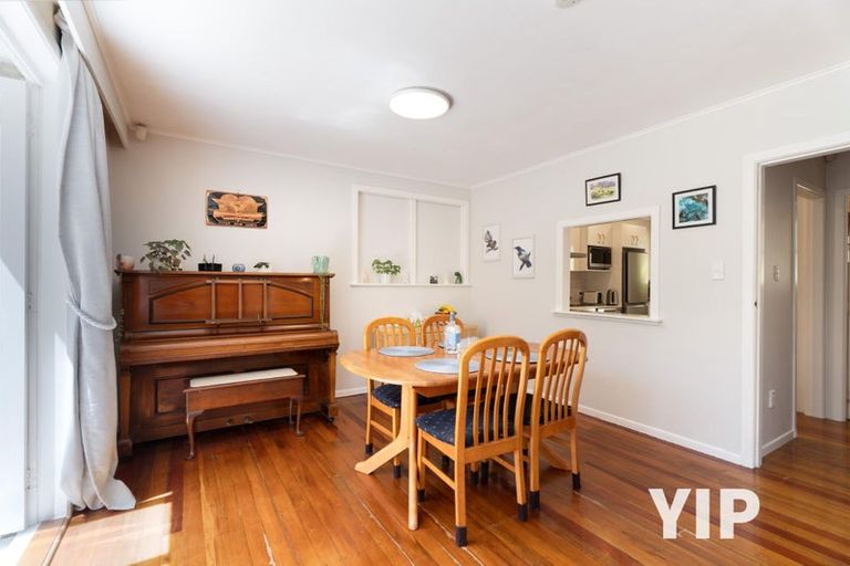 Photo of property in 74 Newlands Road, Newlands, Wellington, 6037