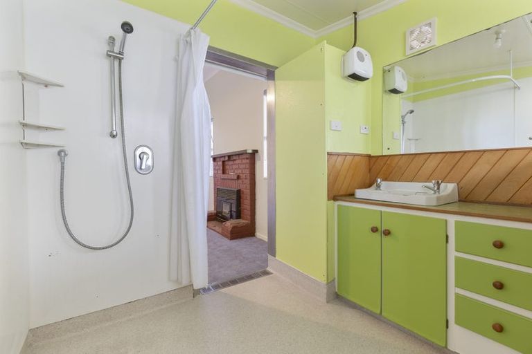 Photo of property in 32 Ngamotu Road, Moturoa, New Plymouth, 4310