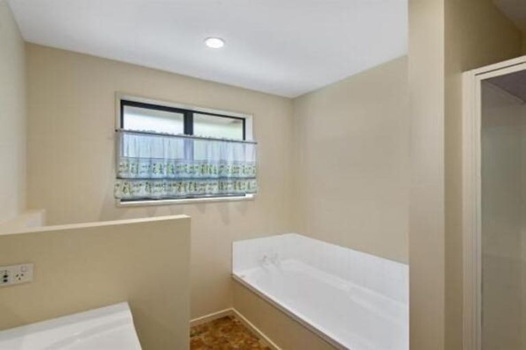 Photo of property in 1 Roche Avenue, Upper Riccarton, Christchurch, 8041