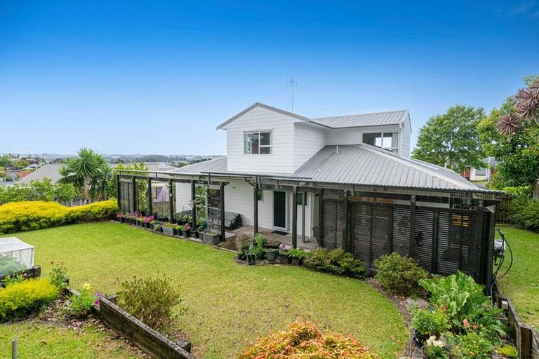 Photo of property in 8 Unsworth Drive, Unsworth Heights, Auckland, 0632
