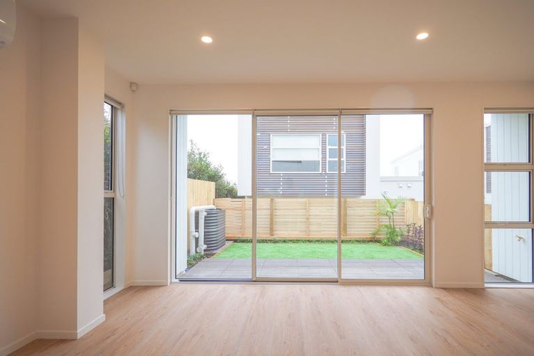 Photo of property in 4/10 Tirimoana Road, Te Atatu South, Auckland, 0602