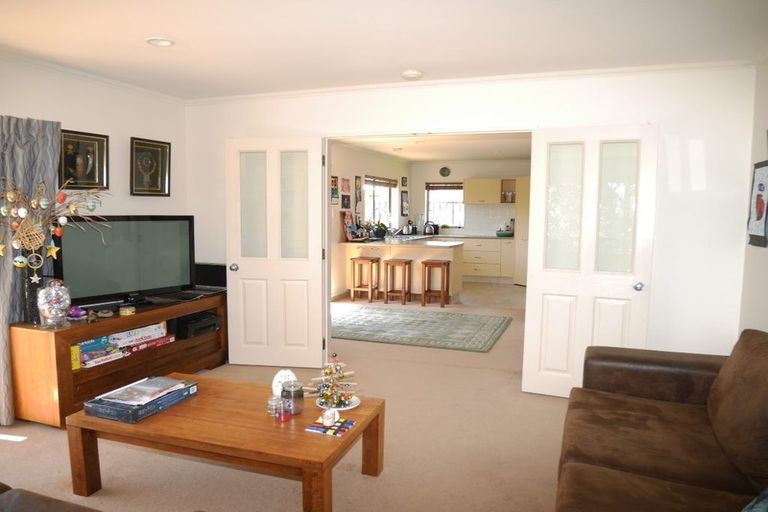 Photo of property in 127 Guildford Drive, Paraparaumu Beach, Paraparaumu, 5032