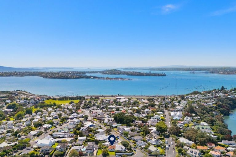 Photo of property in 23 Clarence Road, Northcote Point, Auckland, 0627