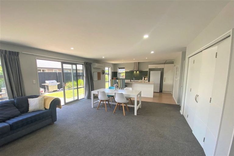 Photo of property in 22 Huntingdon Drive, Rangiora, 7400
