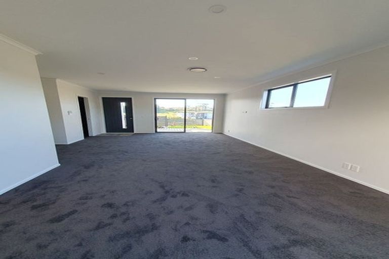 Photo of property in 1 Koreke Close, Kenepuru, Porirua, 5022