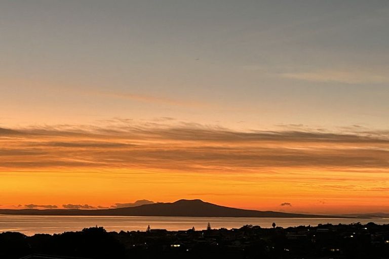 Photo of property in 107 East Coast Road, Castor Bay, Auckland, 0620