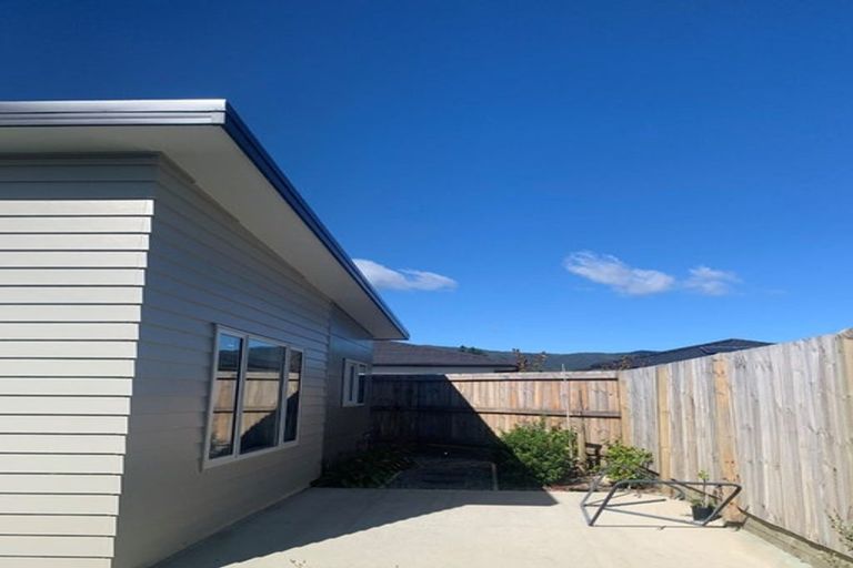Photo of property in 32 Grovedale Square, Wainuiomata, Lower Hutt, 5014
