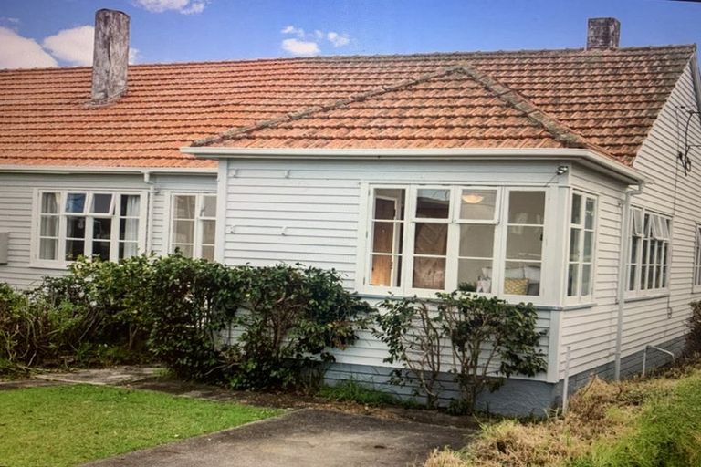 Photo of property in 21 Fairfax Avenue, Northcote, Auckland, 0627