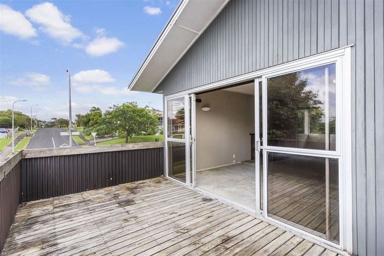 Photo of property in 10 Larne Avenue, Pakuranga Heights, Auckland, 2010