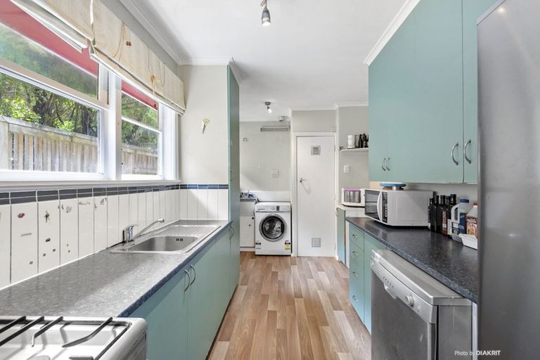 Photo of property in 102 Ruskin Road, Newlands, Wellington, 6037