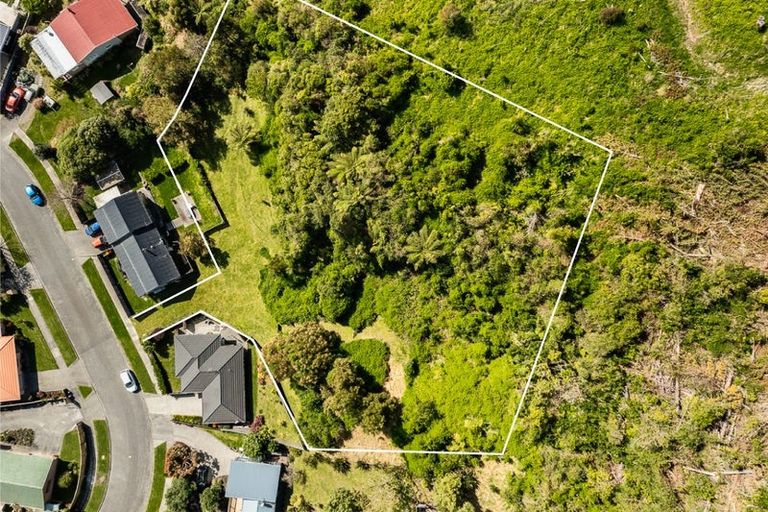 Photo of property in 11a Poneke Drive, Waikanae, 5036