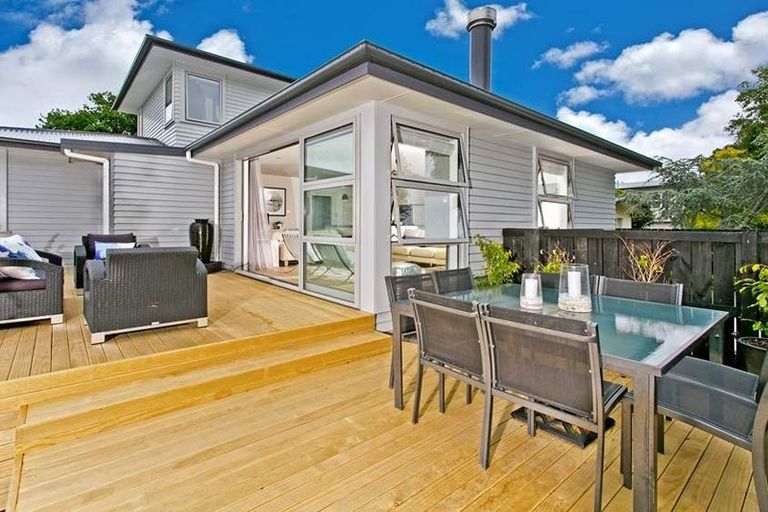 Photo of property in 49 Sylvia Road, Hillcrest, Auckland, 0627