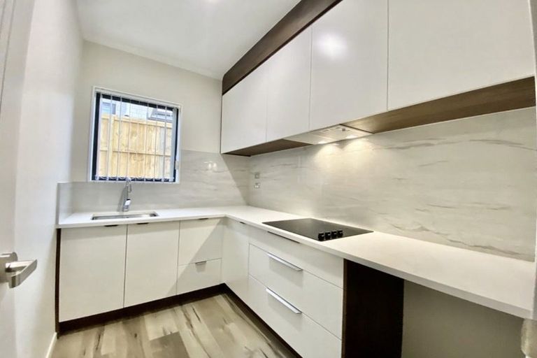 Photo of property in 5 Cloonlyon Drive, Flat Bush, Auckland, 2019