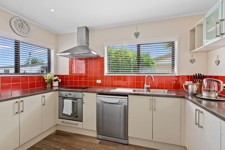 Photo of property in 19b Lillian Place, Orewa, 0931