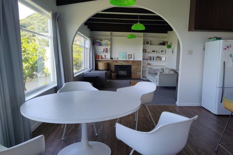 Photo of property in 34 Hungerford Road, Lyall Bay, Wellington, 6022