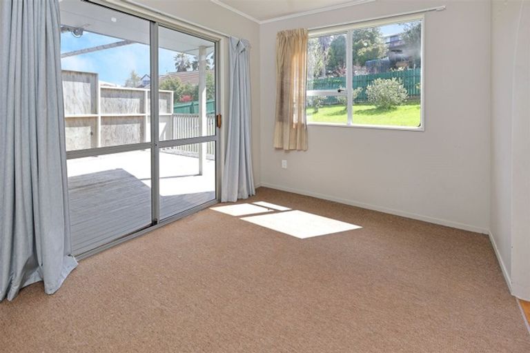 Photo of property in 54 Donovan Avenue, Massey, Auckland, 0614