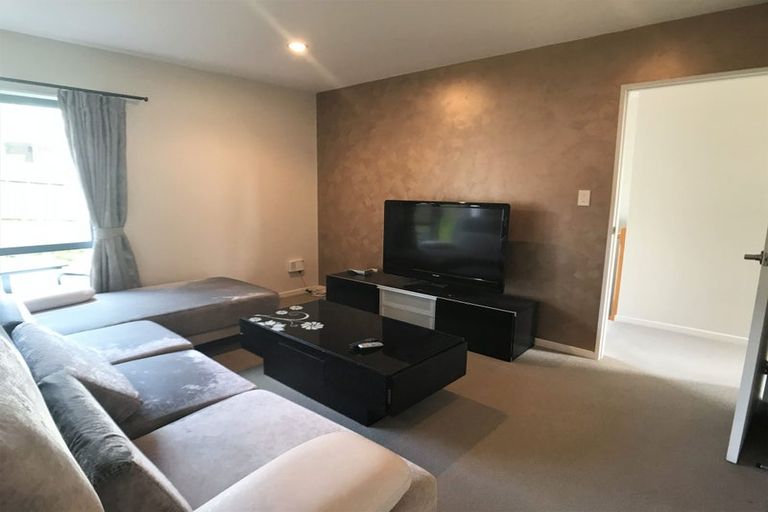 Photo of property in 28b Roberts Road, Glenfield, Auckland, 0629
